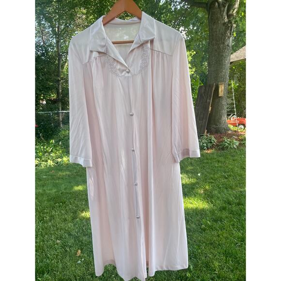 Vintage Vanity Fair Robe or Nightgown size 40 - Picture 1 of 16